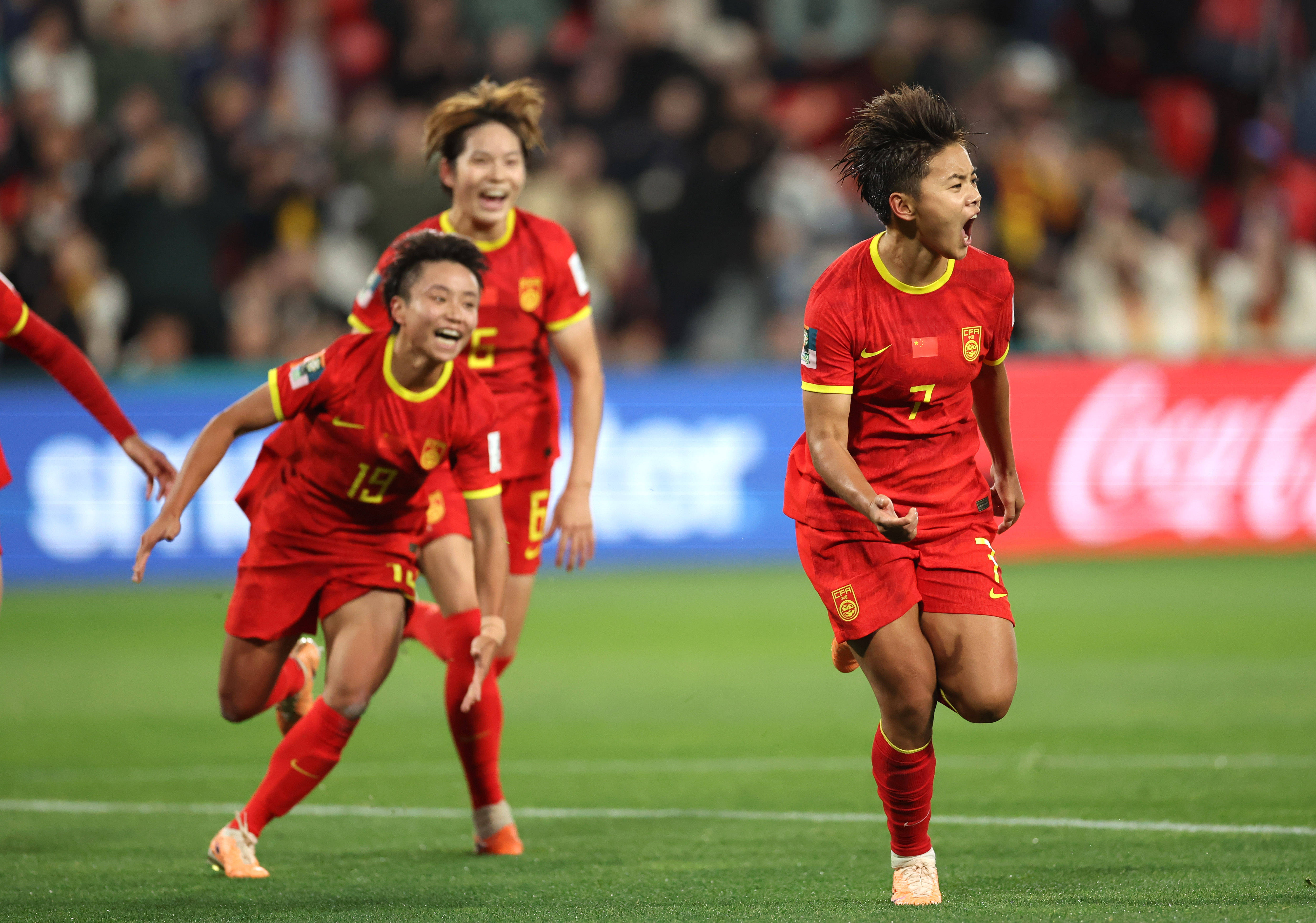 因中国女足高超技艺，取得耀眼胜利