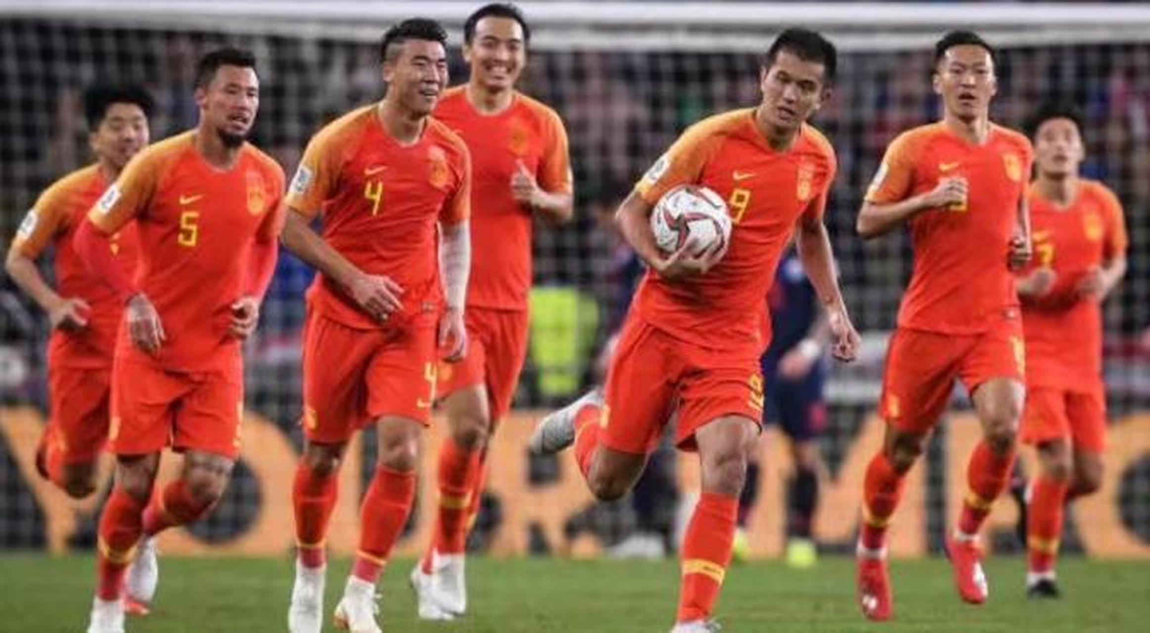 球迷热切期待国内俱乐部参加高水平联赛